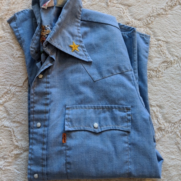 Levi's Tops - Vintage levis button up. Embroidered. Bicentennial